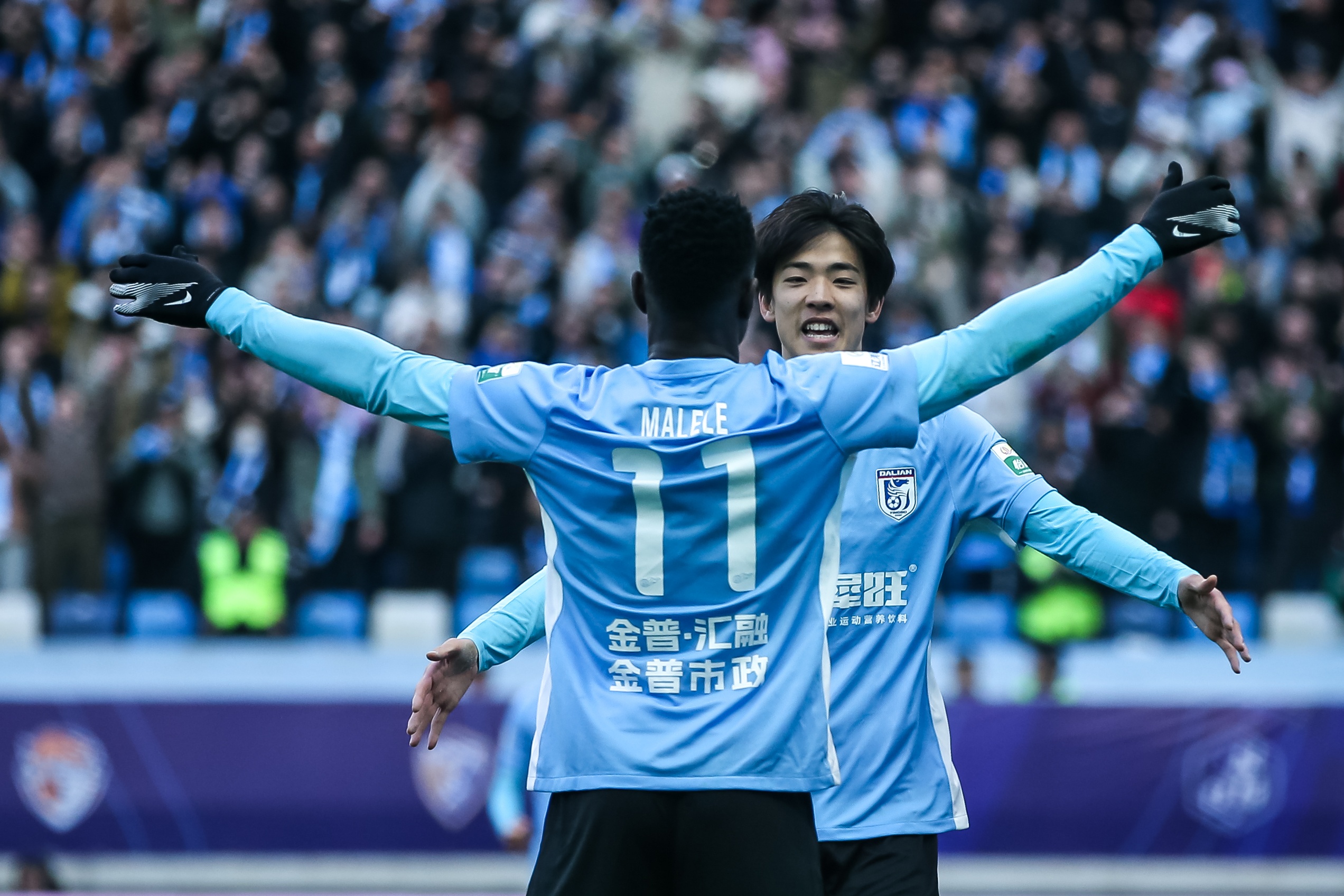青春風(fēng)暴刮起來(lái)！19歲朱鵬宇&18歲王鈺棟處子球 19歲李新翔1射2傳